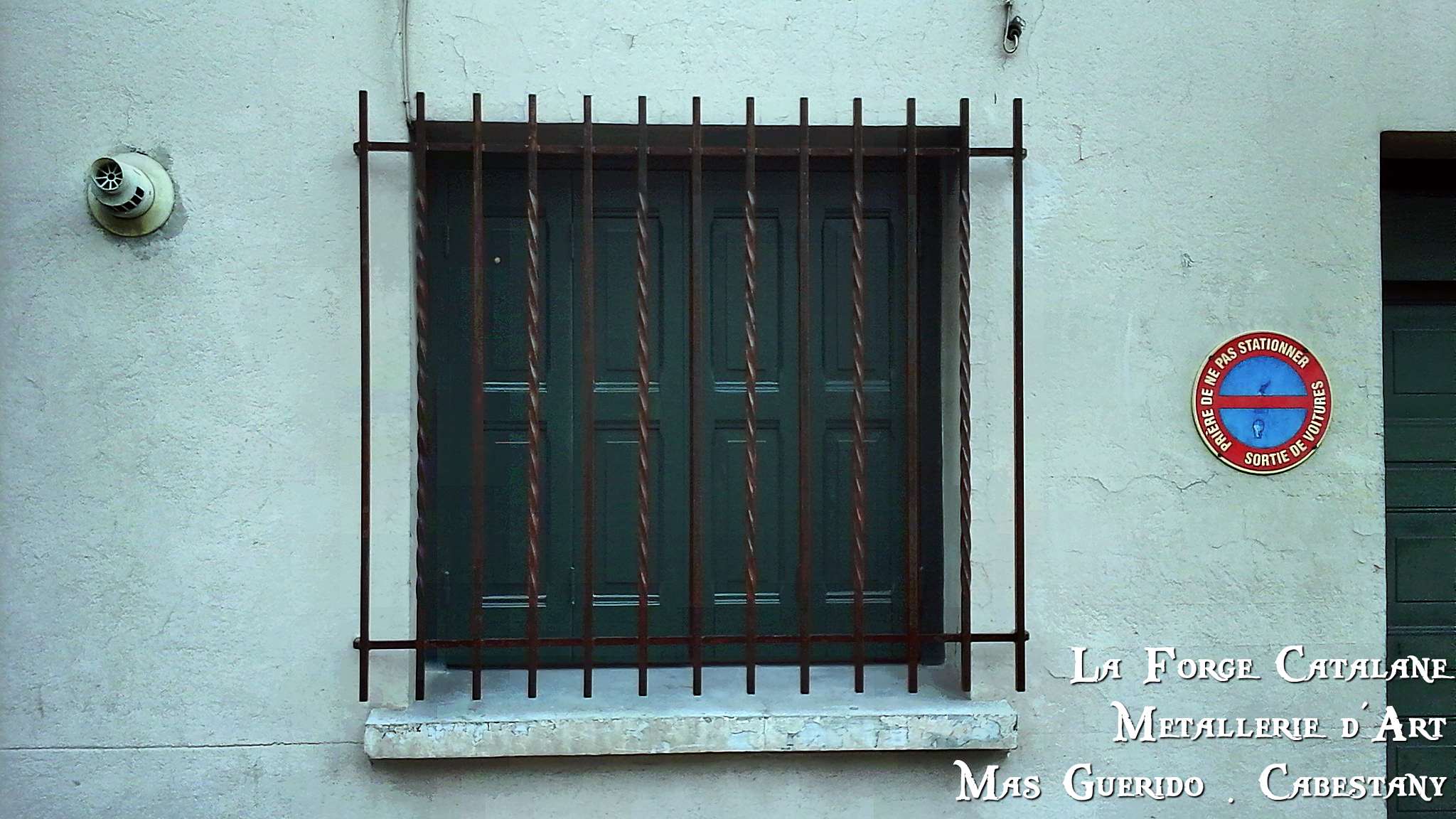 grille protection fixe barreaux droits torsades alternance fer Forge Catalane Cabestany.jpg